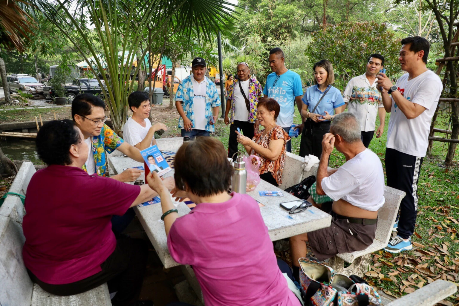 องอาจ-มาดามเดียร์-ดร.เอ้ เดินสวนธนบุรีรมย์ ขอเสียงสนับสนุน นายชยิน พึ่งสาย ผู้สมัคร สส. พรรคประชาธิปัตย์