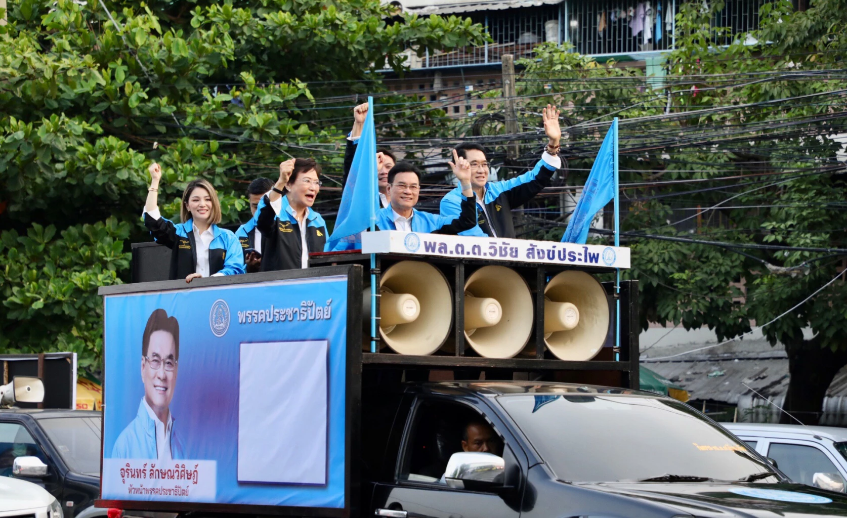 นายจุรินทร์ หน.ปชป. นำทัพขึ้นรภแห่หาเสียง พิกัดเสาชิงช้า กทม.