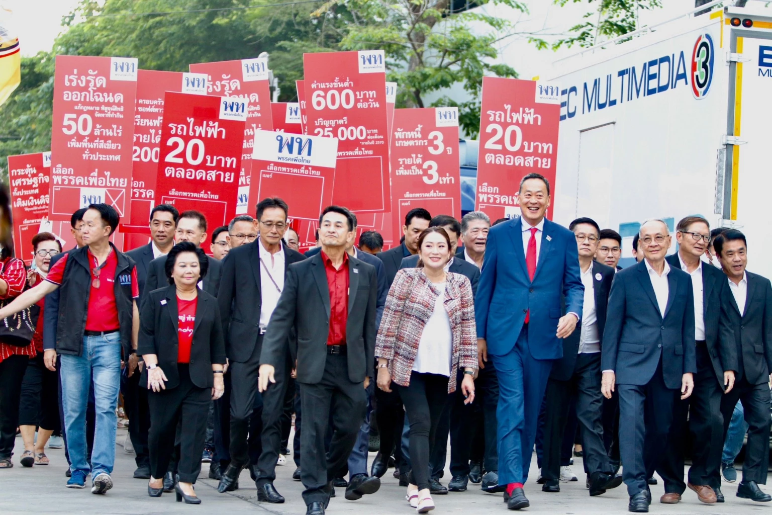 เศรษฐา ทวีสิน