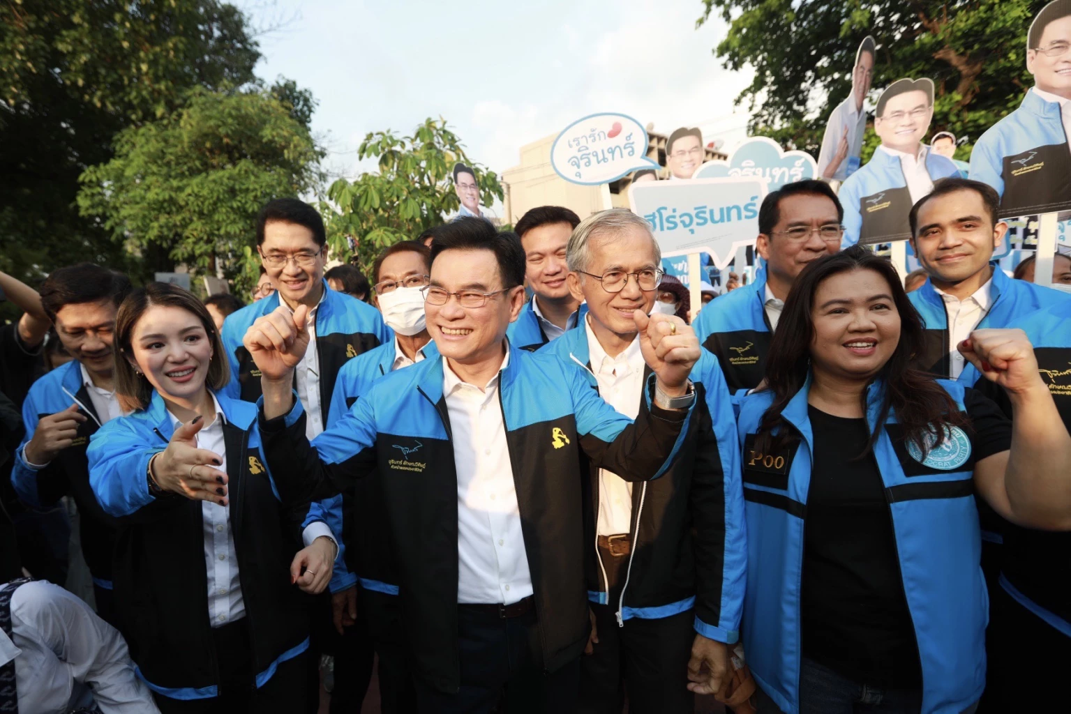 นายจุรินทร์  นำทัพขุนพล ประชาธิปัตย์ ให้กำลังใจผู้สมัคร สส. กทม.