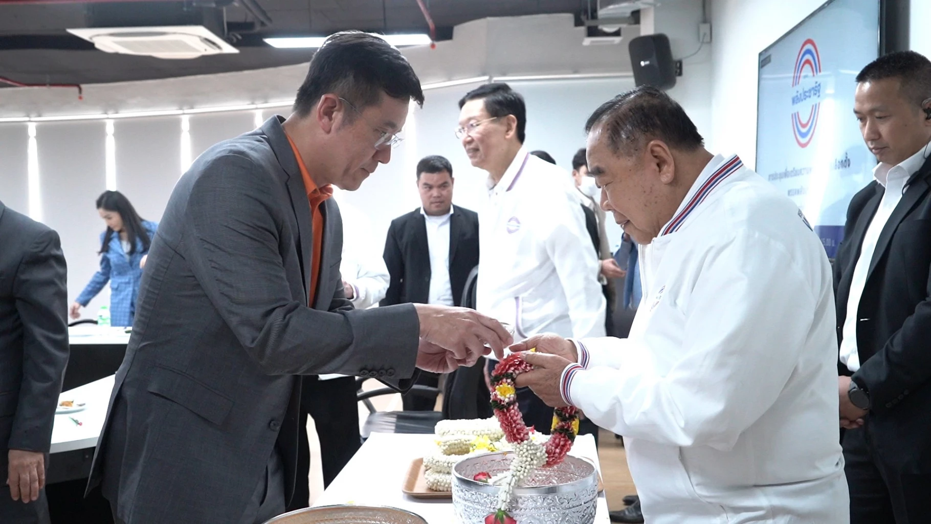 นายชัยวุฒิ ขอพร พล.อ.ประวิตร