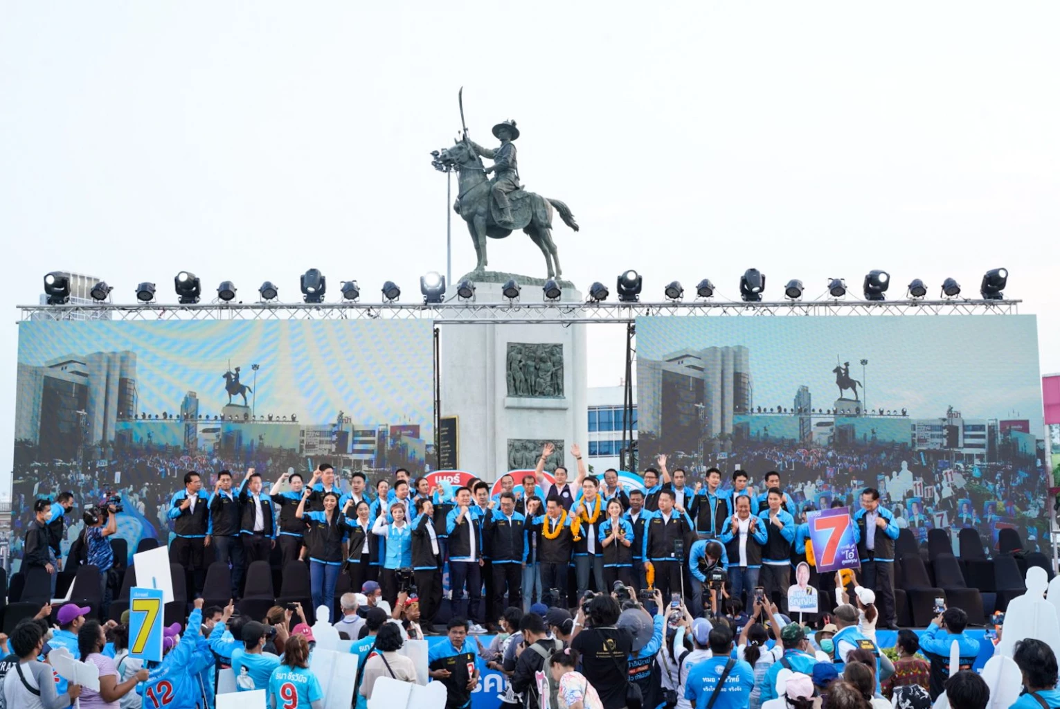 จุรินทร์  ขอคะแนนเสียงให้ 'ประชาธิปัตย์' โอ่ 4 ปี เป็นรัฐบาลผลงานจับต้องได้