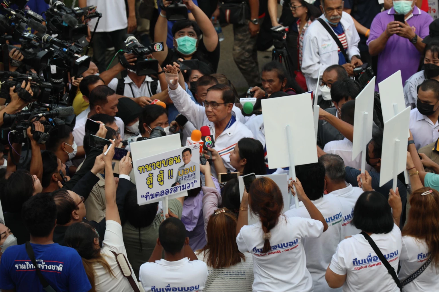 พล.อ.ประยุทธ์ ปรับท่าทีละมุนขึ้นท่ามกลางสื่อมวลชน