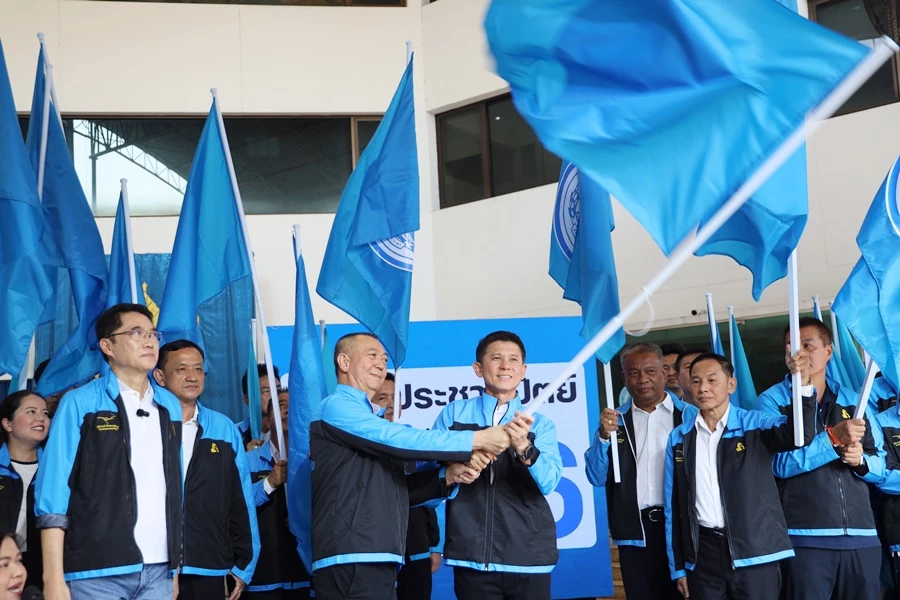 ผู้สมัคร สส. กทม.พรรคประชาธิปัตย์ รับมอบ ธงชัยประชาธิปัตย์