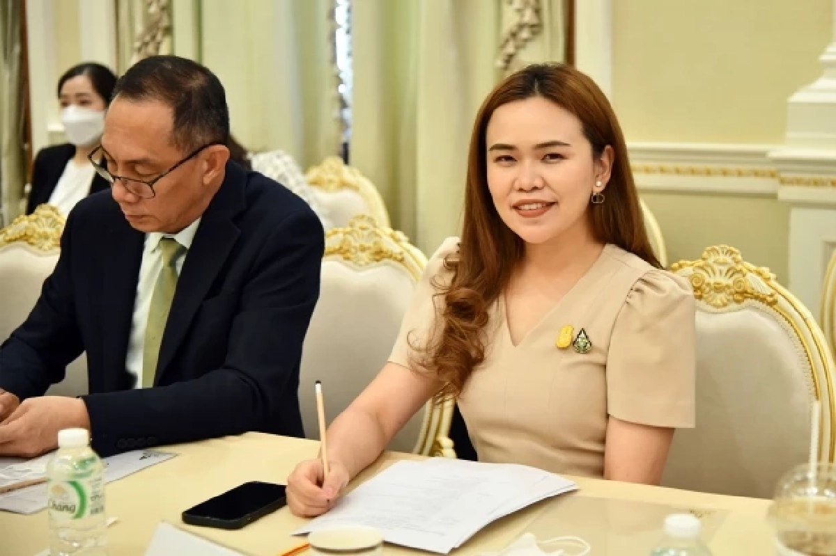 น.ส.ไตรศุลี ไตรสรณกุล รองโฆษกประจำสำนักนายกรัฐมนตรี