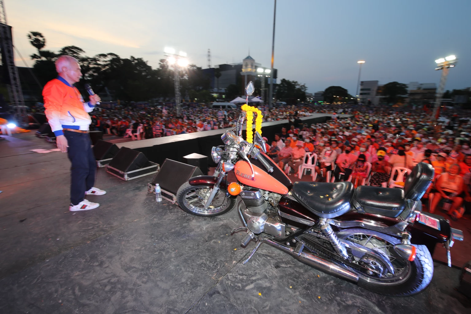 มอเตอร์ไซค์บิ๊กไบค์ Honda Rebel รุ่นแรก ทะเบียน 1 ผ.ผึ้ง 7777 ที่คนโคราชลงขันซื้อให้อดีตนายกฯชาติชาย