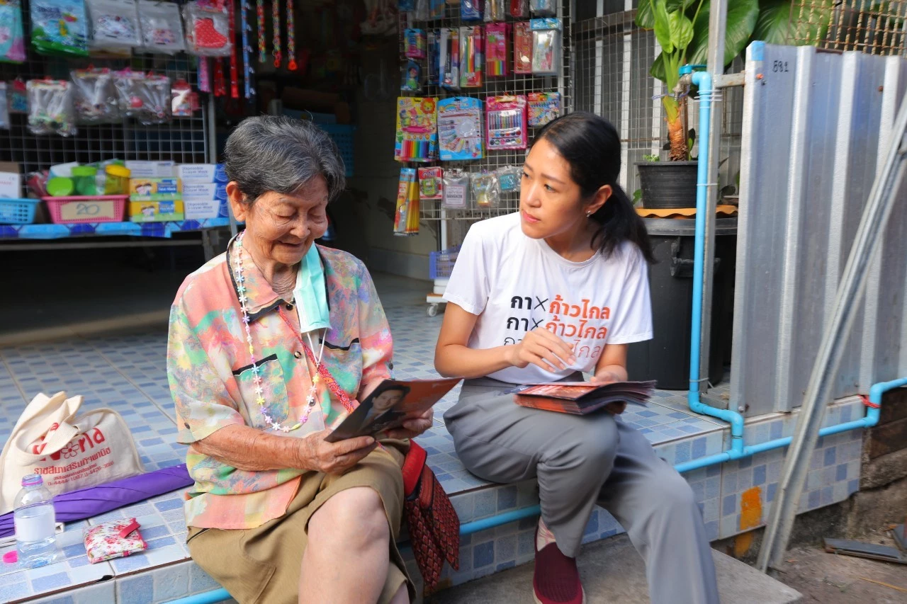 ช่่อ พรรณืการ์ ก้าวไกล31 พบปะพูดคุนกับคนโคราช