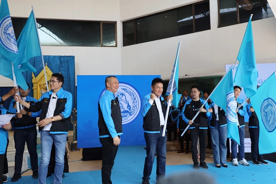 เลือกตั้ง66 : องอาจ-มาดามเดียร์-เอ้ สุชชวีร์ มอบธงปชป.นำชัย 33 เขต กทม.