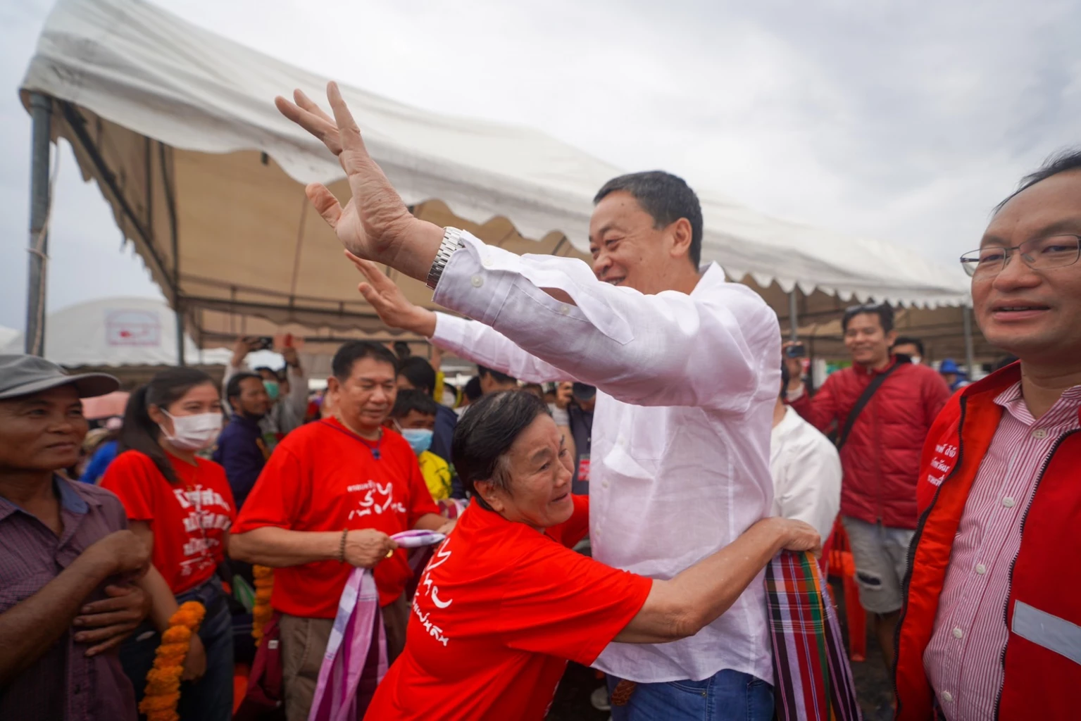 นายเศรษฐา ทวีสิน