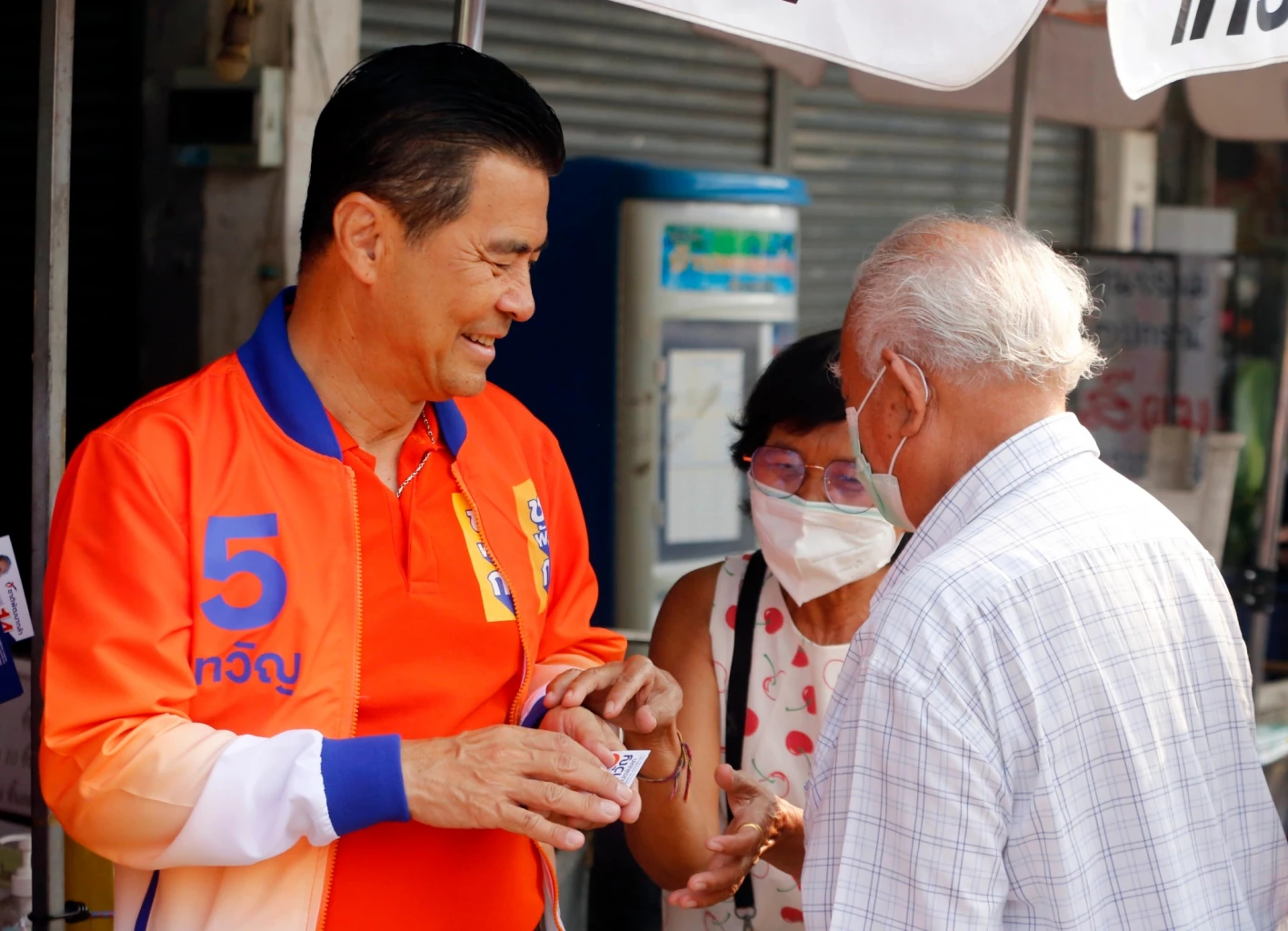 นายเทวัญ ลิปตพัลลภ ผู้สมัคร สส.เบอร์ 5 เขต 1 จ.นครราชสีมา ชพก.รับฟังปัญหาปากท้องจากคนโคราช