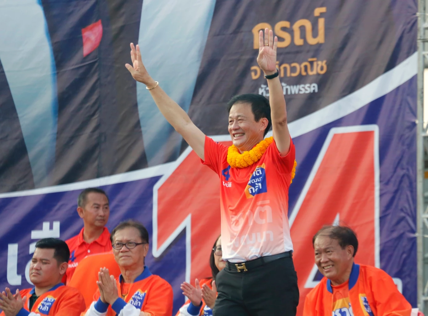 'สุวัจน์' ขอบคุณคนโคราช ผ่าน 2 เวที สูงเนิน-ขามทะเลสอ