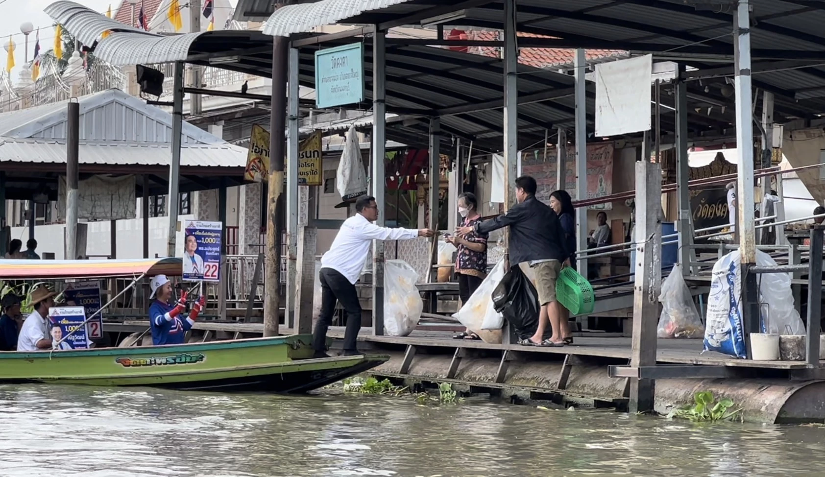 กำนันเก่งล่องเรือหาเสียง