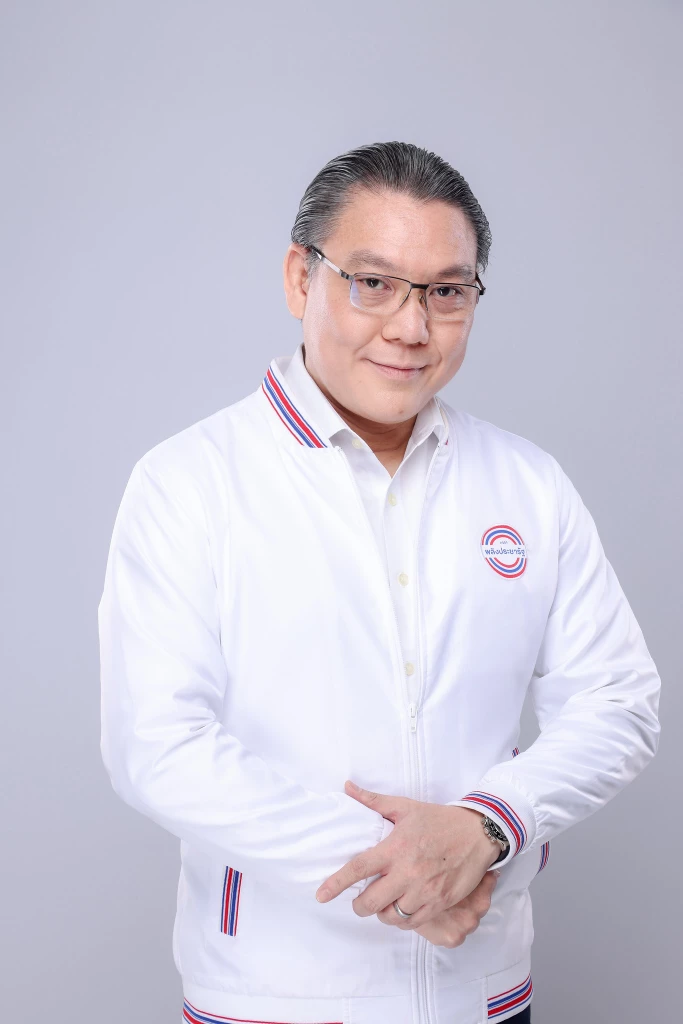 นายชาญกฤช เดชวิทักษ์