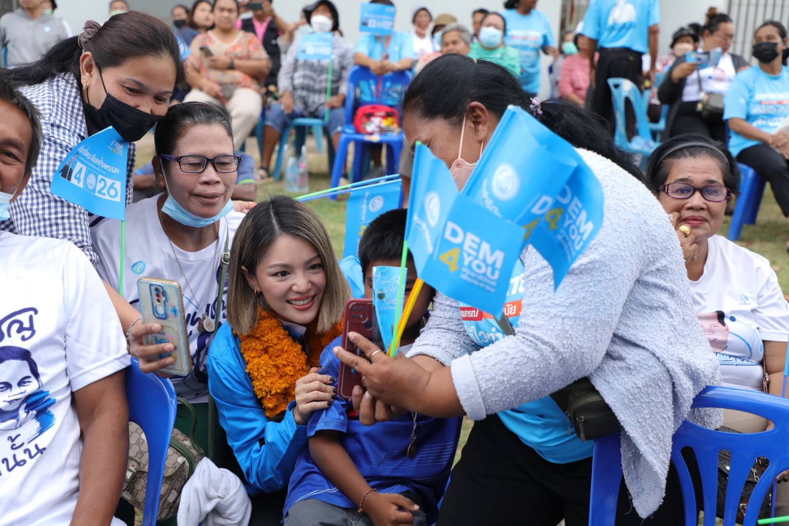 มาดามเดียร์ ลุยหาเสียงช่วย นายสรรเพชญ บุญญามณี ผู้สมัคร สส. เขต 1 สงขลา เบอร์ 4 พรรคประชาธิปัตย์ 