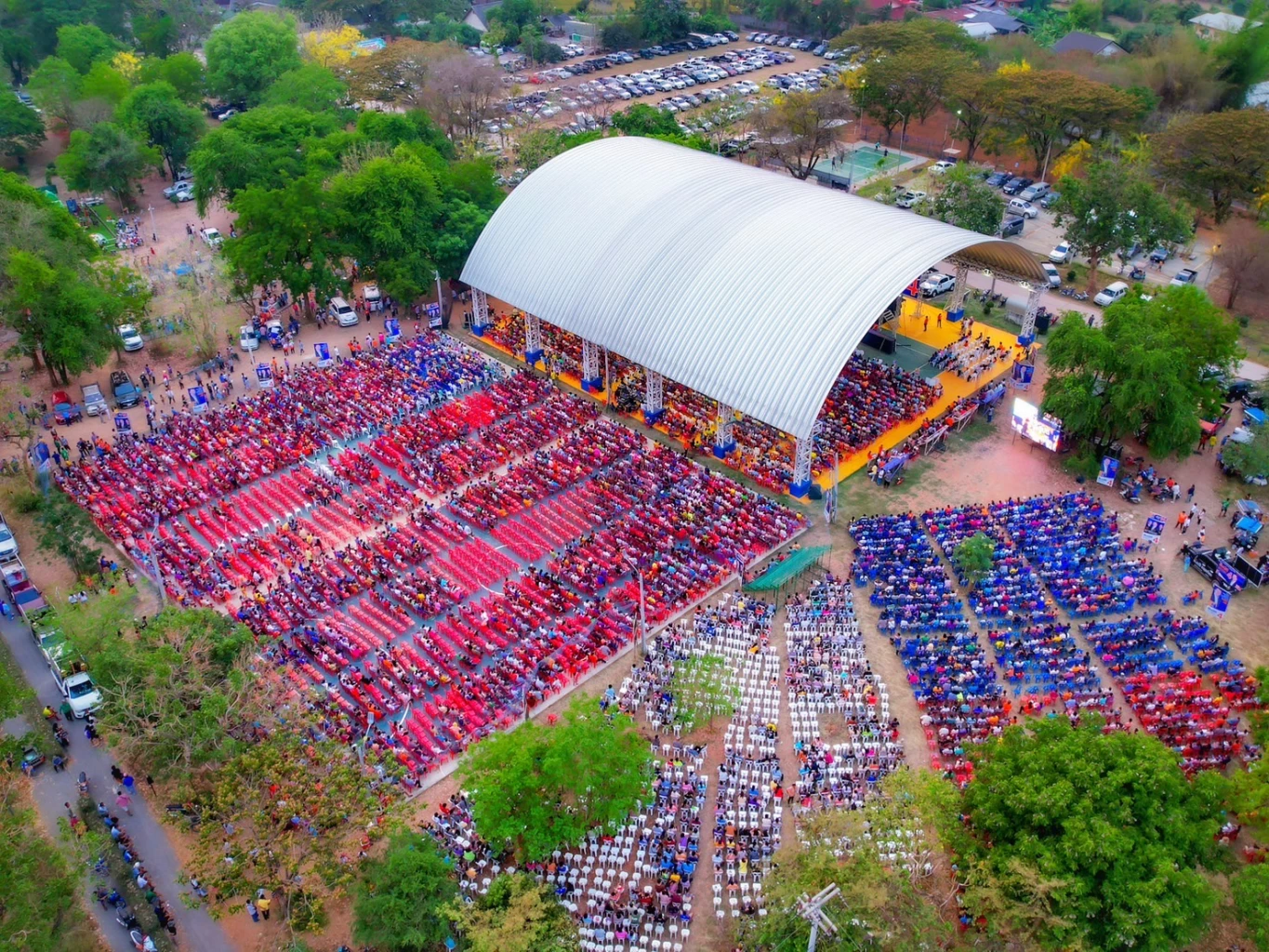 มวลชนฟังการปราศรัยพรรคชาติพัฒนากล้า