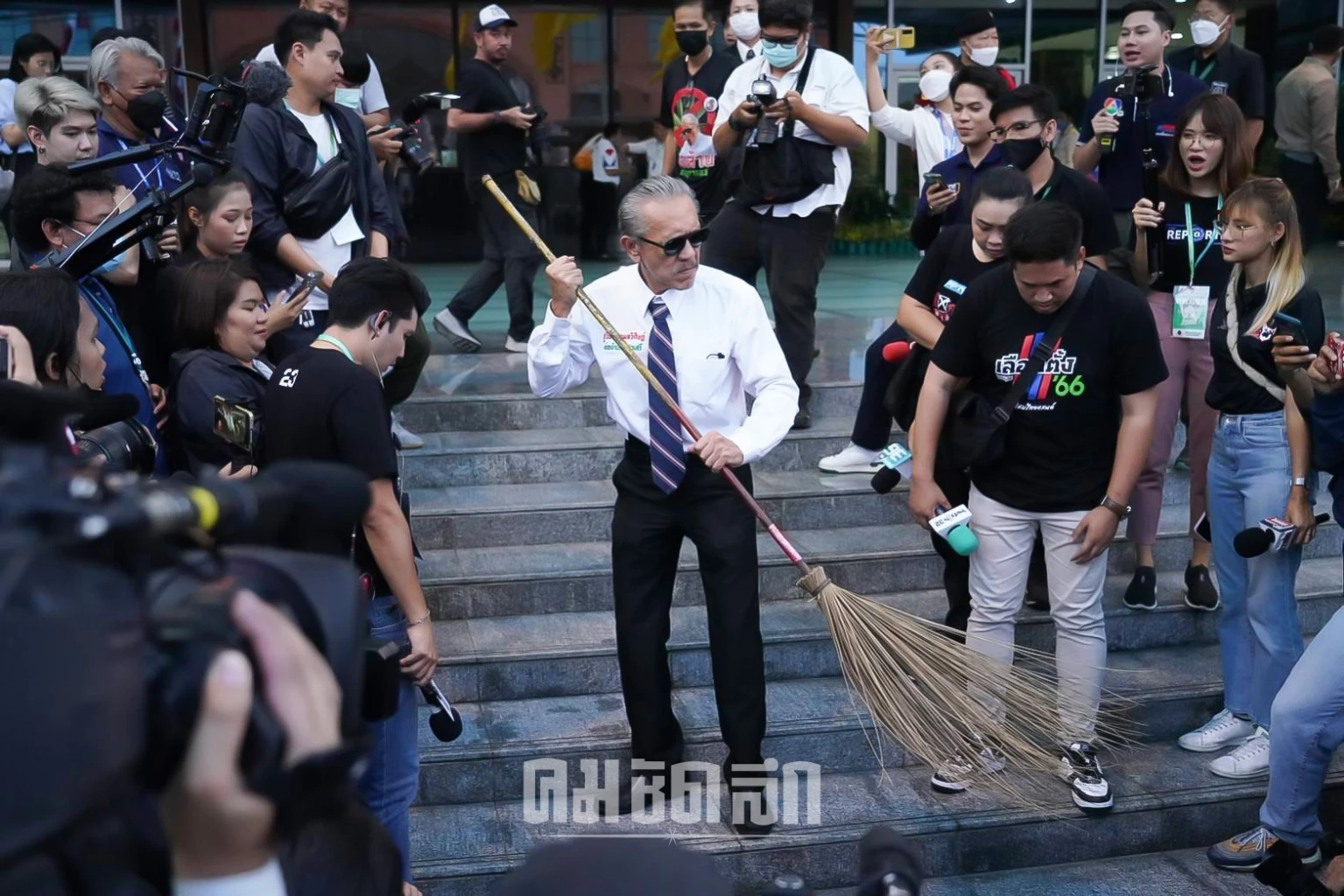 ชูวิทย์ กมลวิศิษฎ์