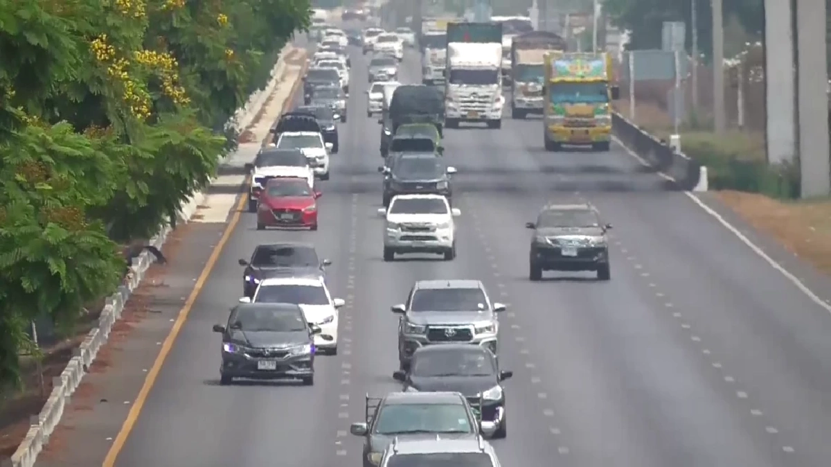 ถนนสายเอเซียการจราจรเริ่มหนาแน่น