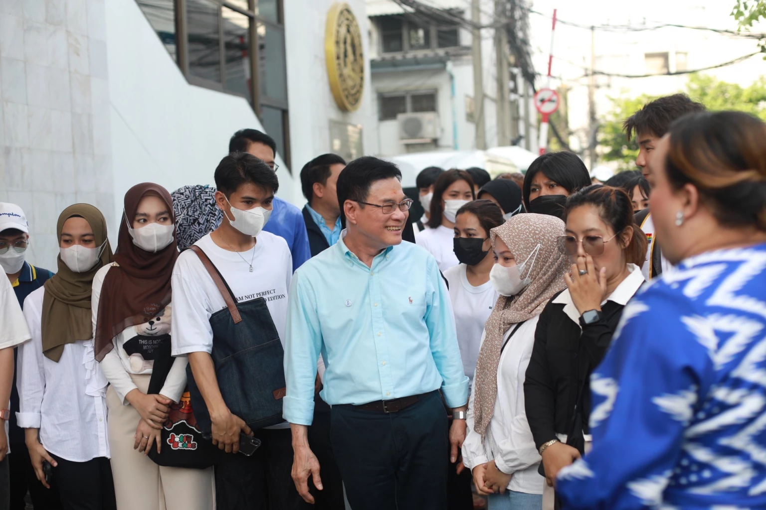 ประชาชนร่วมงานวันเกิด ปชป.