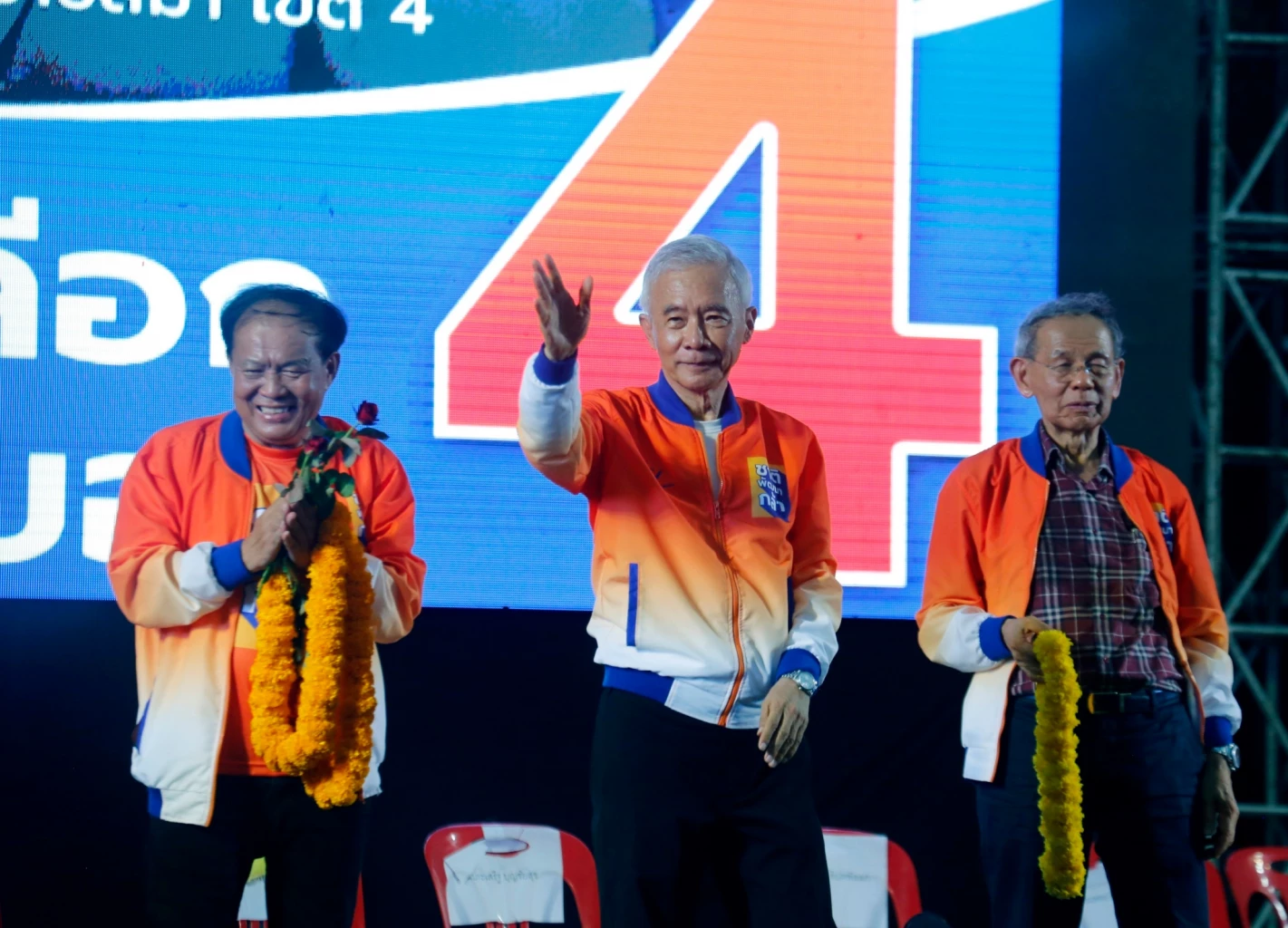 'สุวัจน์' ขอบคุณคนโคราช ผ่าน 2 เวที สูงเนิน-ขามทะเลสอ