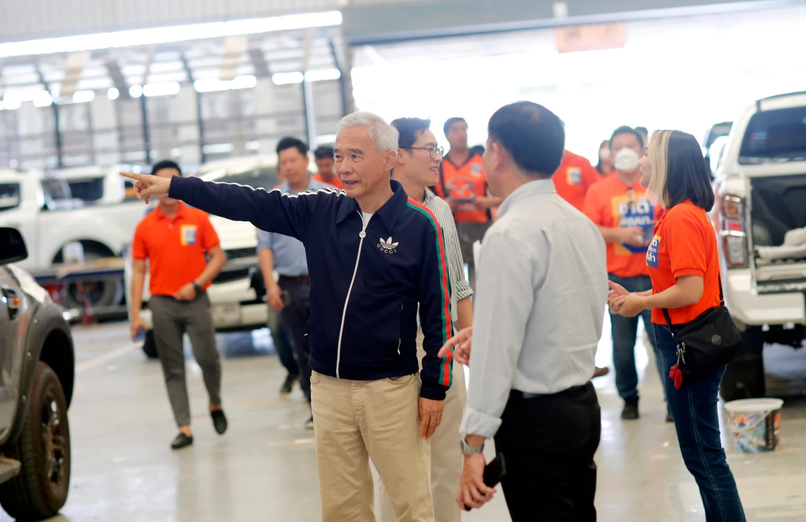 นายสุวัจน์ ลิปตพัลลภ ประธานพรรคชาติพัฒนากล้า เยี่ยมชมนิคมอุตสาหกรรมนวนครและผู้ใช้แรงงานอุตสาหกรรม