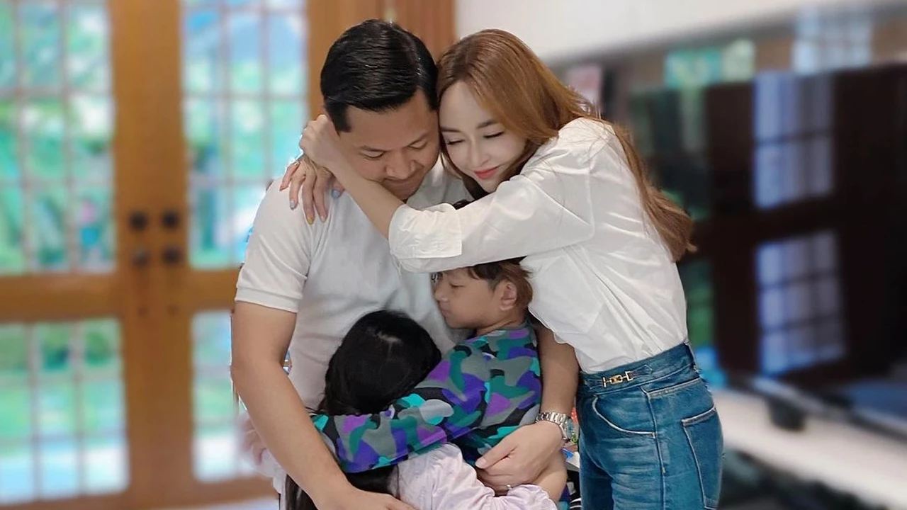 "ป๊อป" นิธิ บุญยรัตกลิน สามีนักแสดง