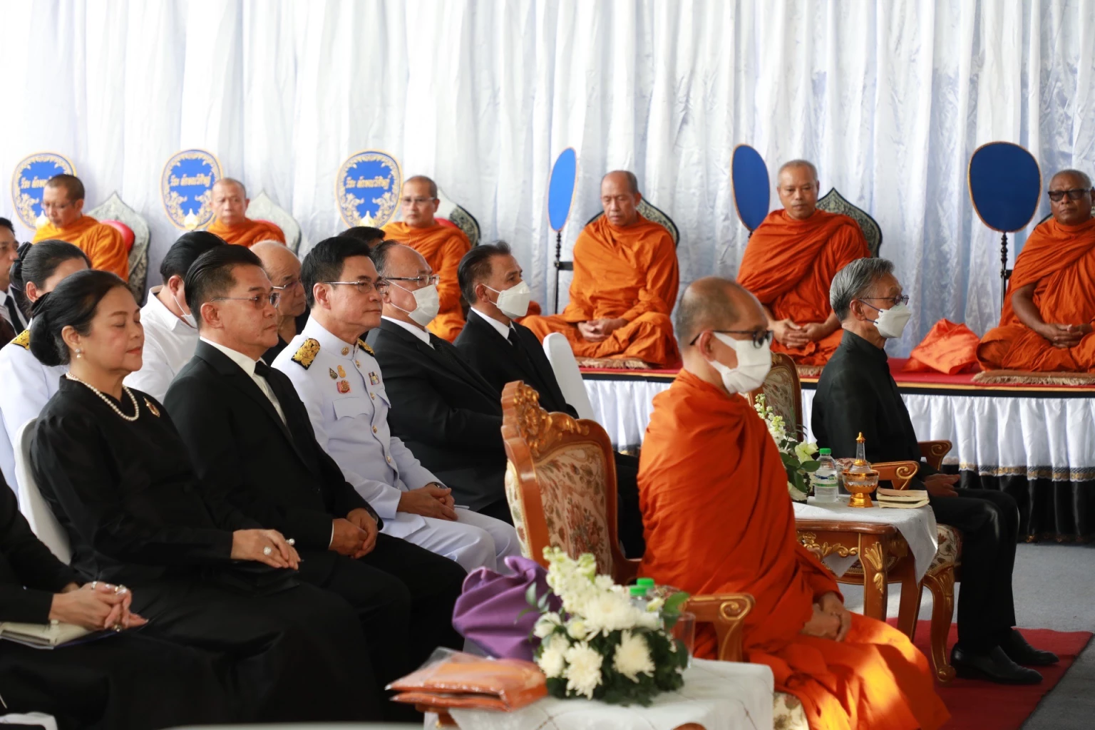 โปรดเกล้าฯ พระราชทานน้ำหลวงอาบศพ และพวงมาลาวางหน้าหีบศพ 'บิดาจุรินทร์'
