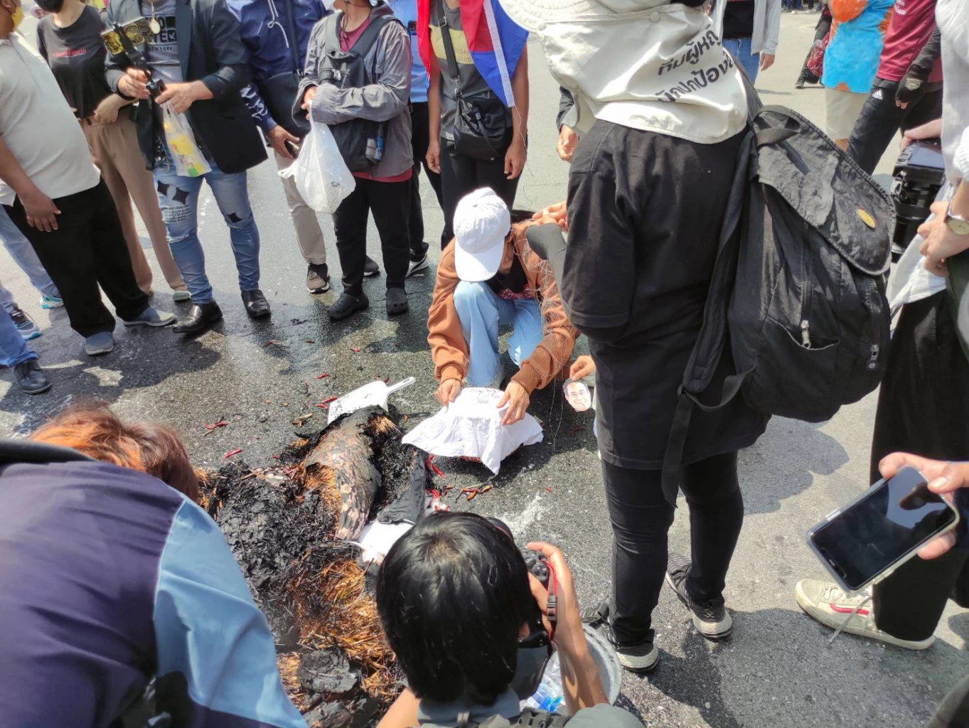 ทำกิจกรรมเชิงสัญลักษณ์ 