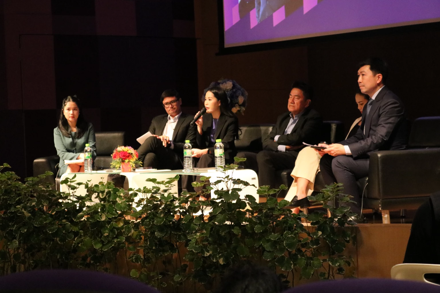 งานเสวนาดีเบต ไปต่อหรือพอแค่นี้ อาชญากรรมกับนโยบายทางการเมือง จัดงานโดย คณะอาชญาวิทยาและการบริหารงานยุติธรรม มหาวิทยาลัยรังสิต 