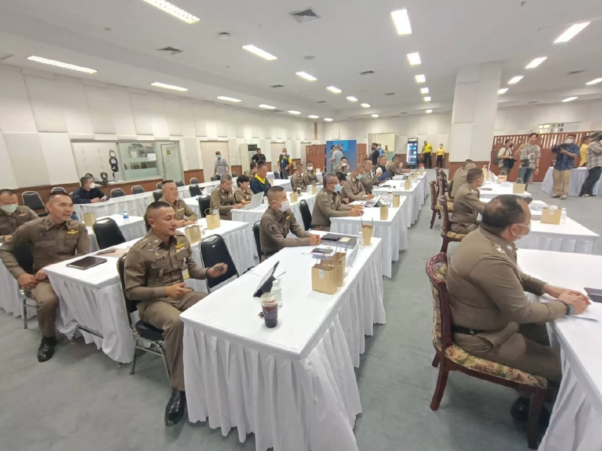 บิ๊กโจ๊ก ประชุมติดตามคดี แอม ไซยาไนด์