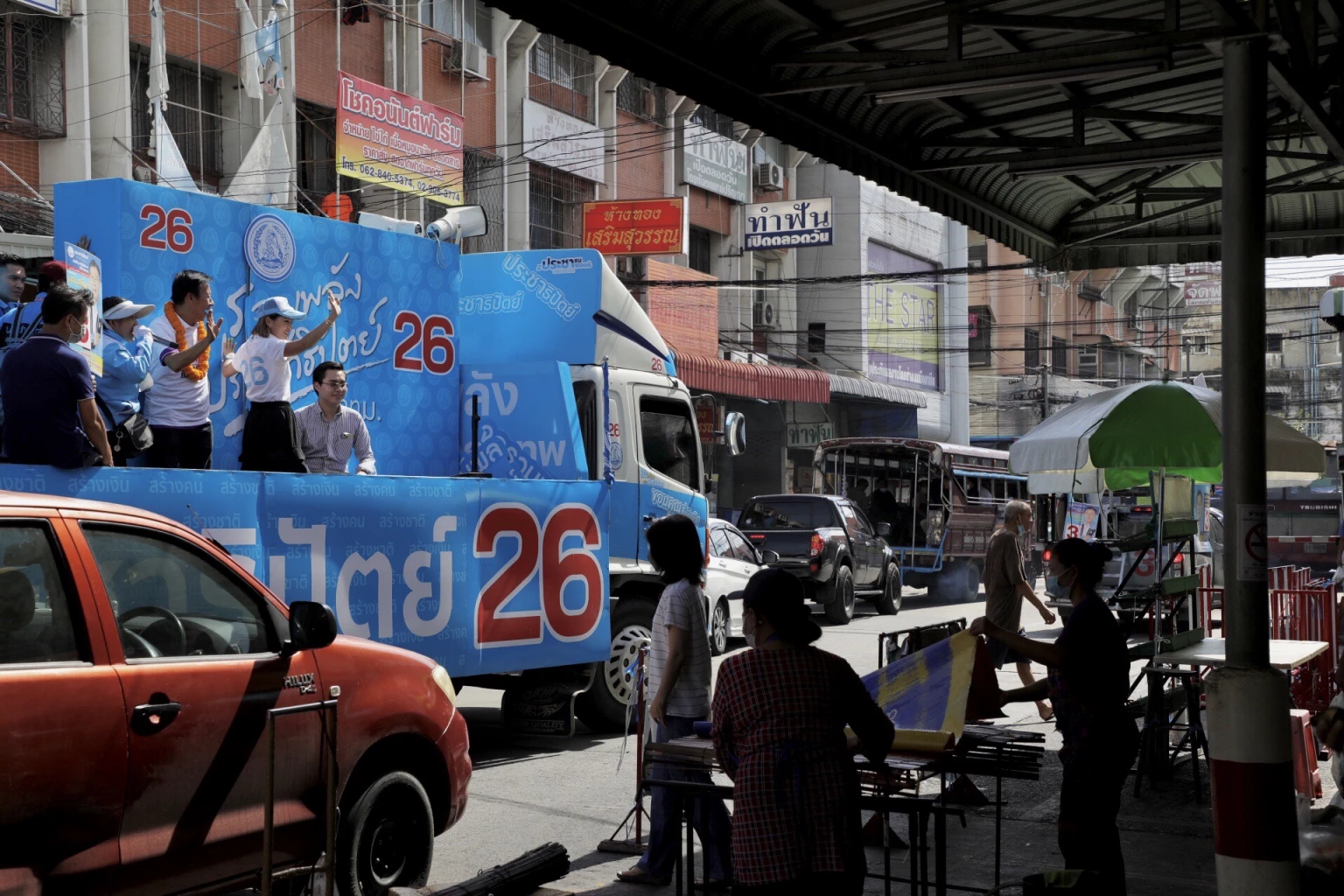 ‘มาดามเดียร์’ อ้อนคนกทม.เลือก ‘ประชาธิปัตย์’ ยกแพ็ค