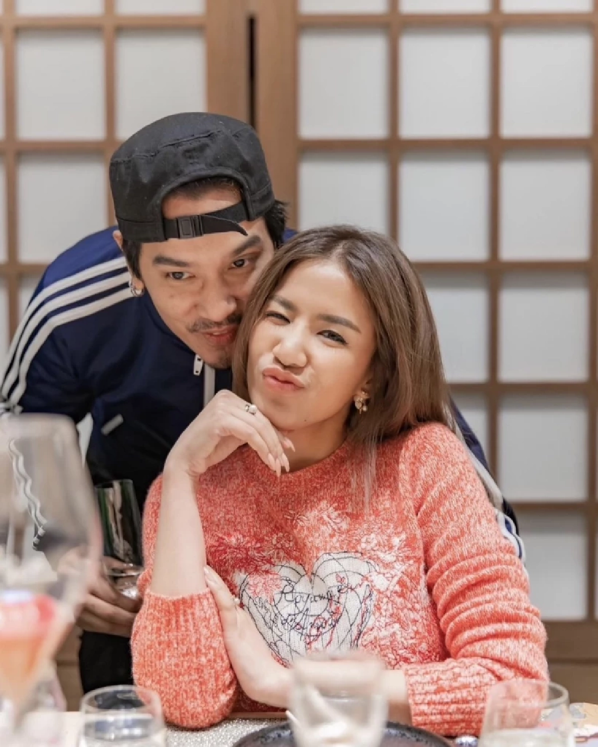 "ดีเจแมน" โพสต์ภาพ "ใบเตย" สวมชุดดำ ข้อความมีนัย "เข้าใจว่าทุกอย่างมันแตกสลาย"