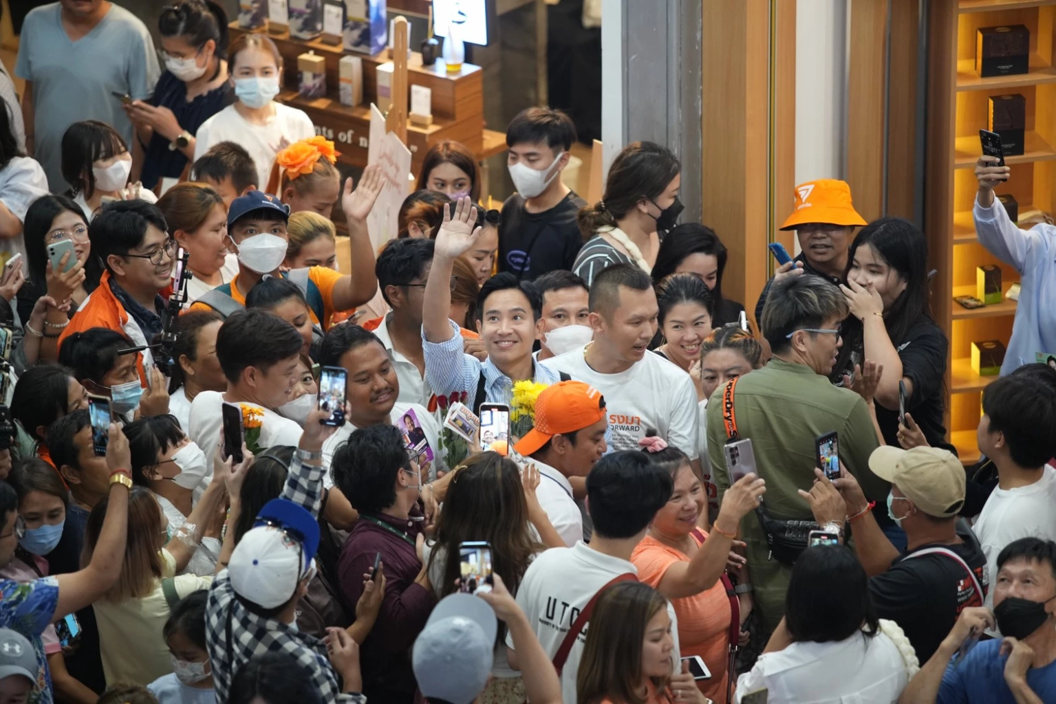 พิธา ลิ้มเจริญรัตน์ หัวหน้าพรรคก้าวไกล 