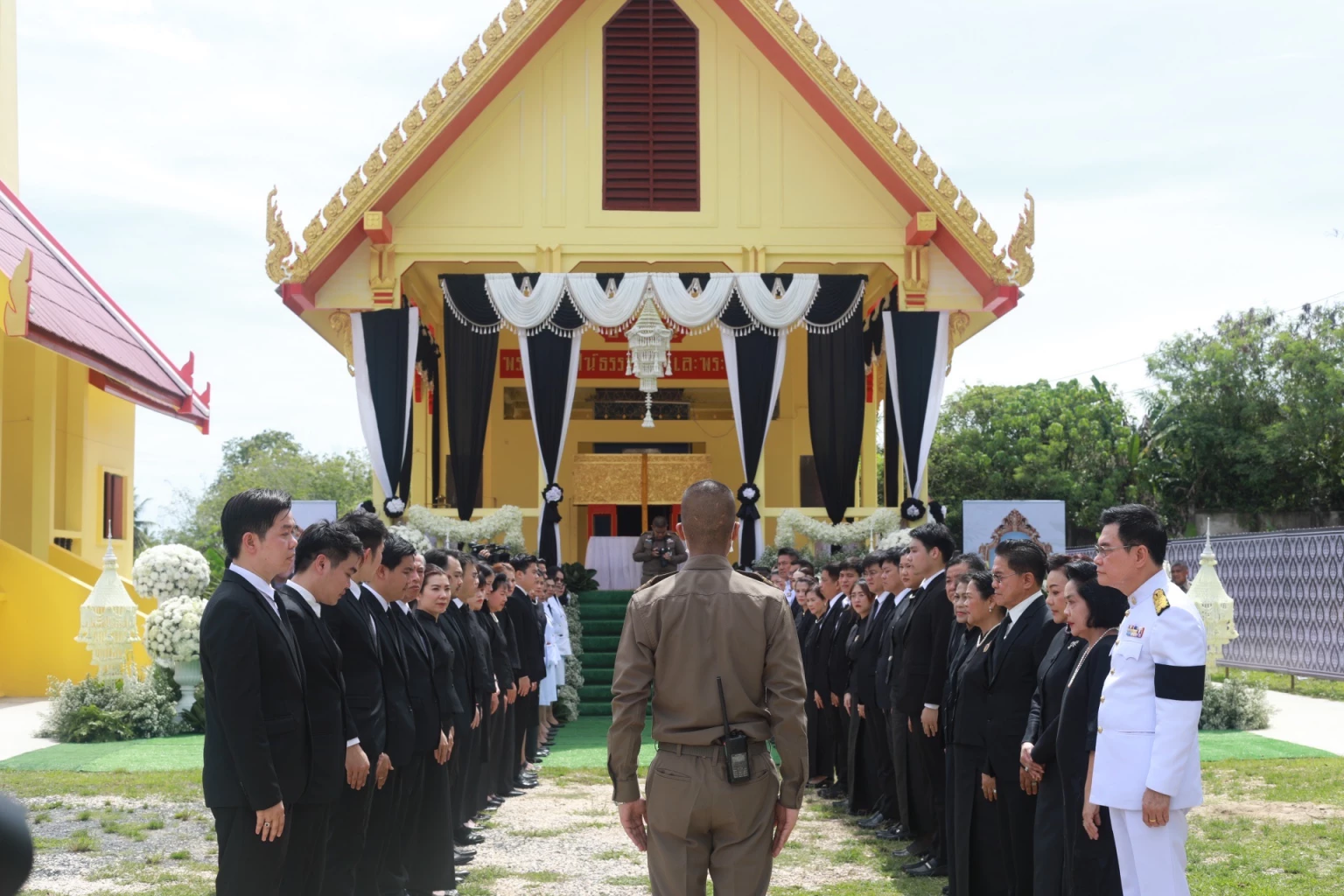 'ในหลวง' โปรดเกล้าฯ พระราชทานเพลิงศพ 'วีระ ลักษณวิศิษฏ์'