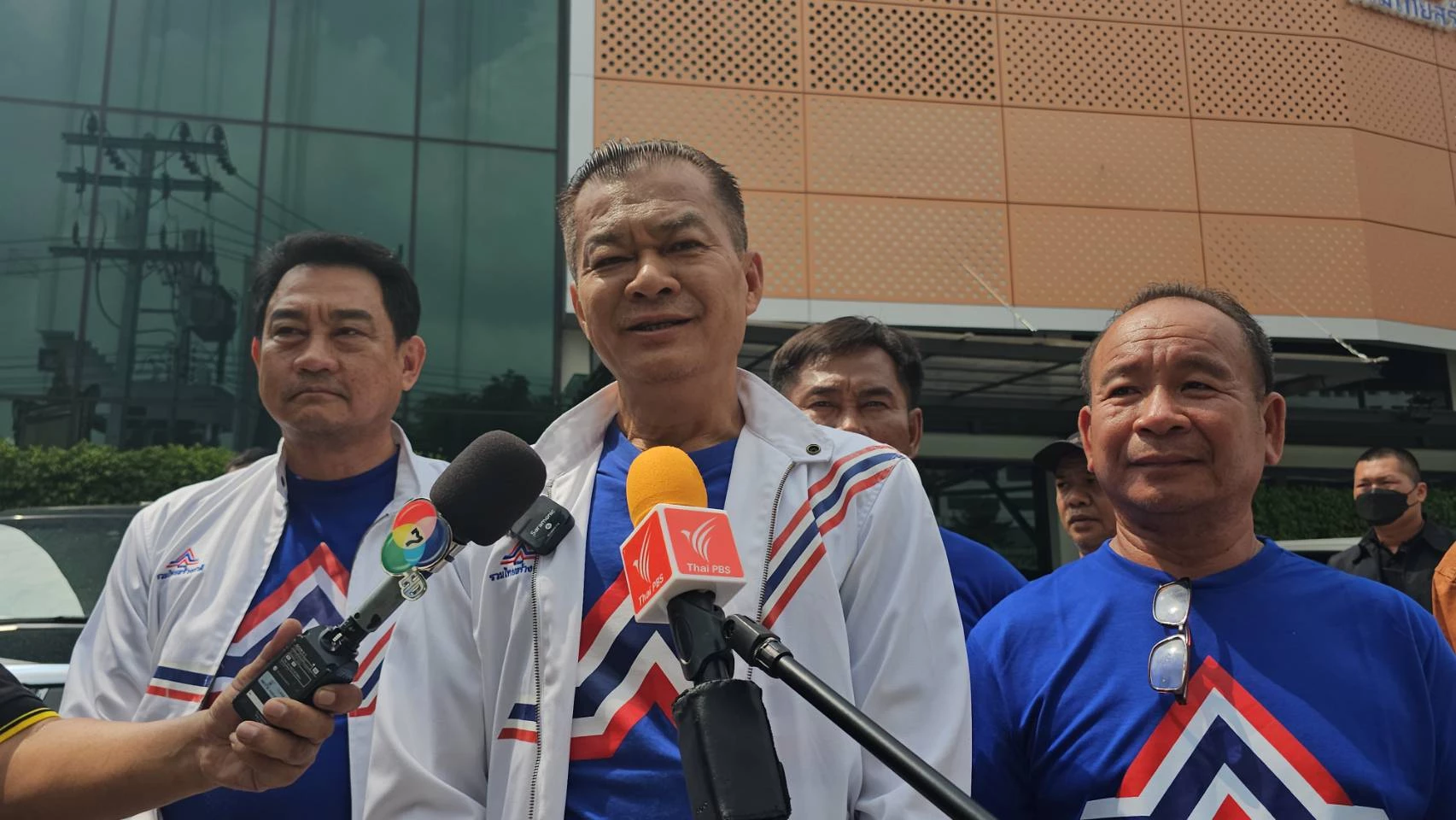 นายปรีชา เร่งสมบูรณ์สุข