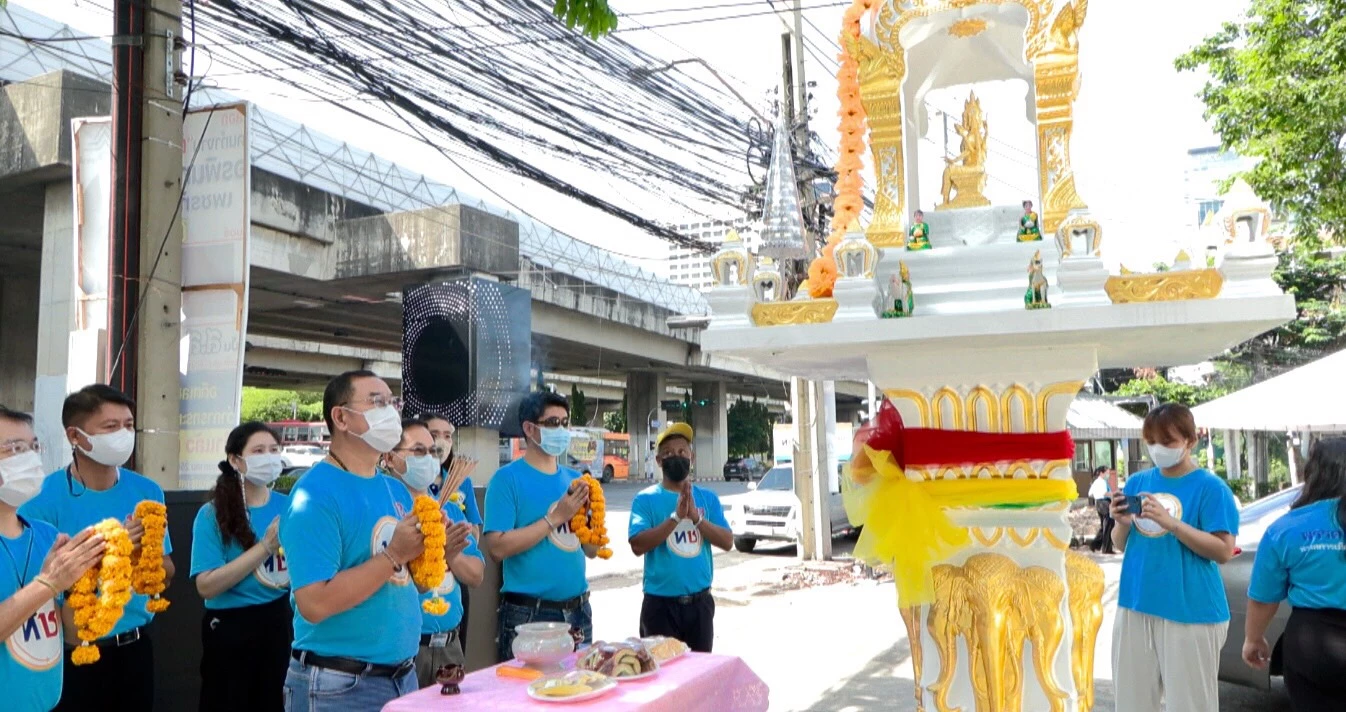 'จักรพงศ์' หัวหน้าพรรคไทยชนะ ปล่อยขบวนรถแห่หาเสียงโค้งสุดท้ายทั่วกทม.