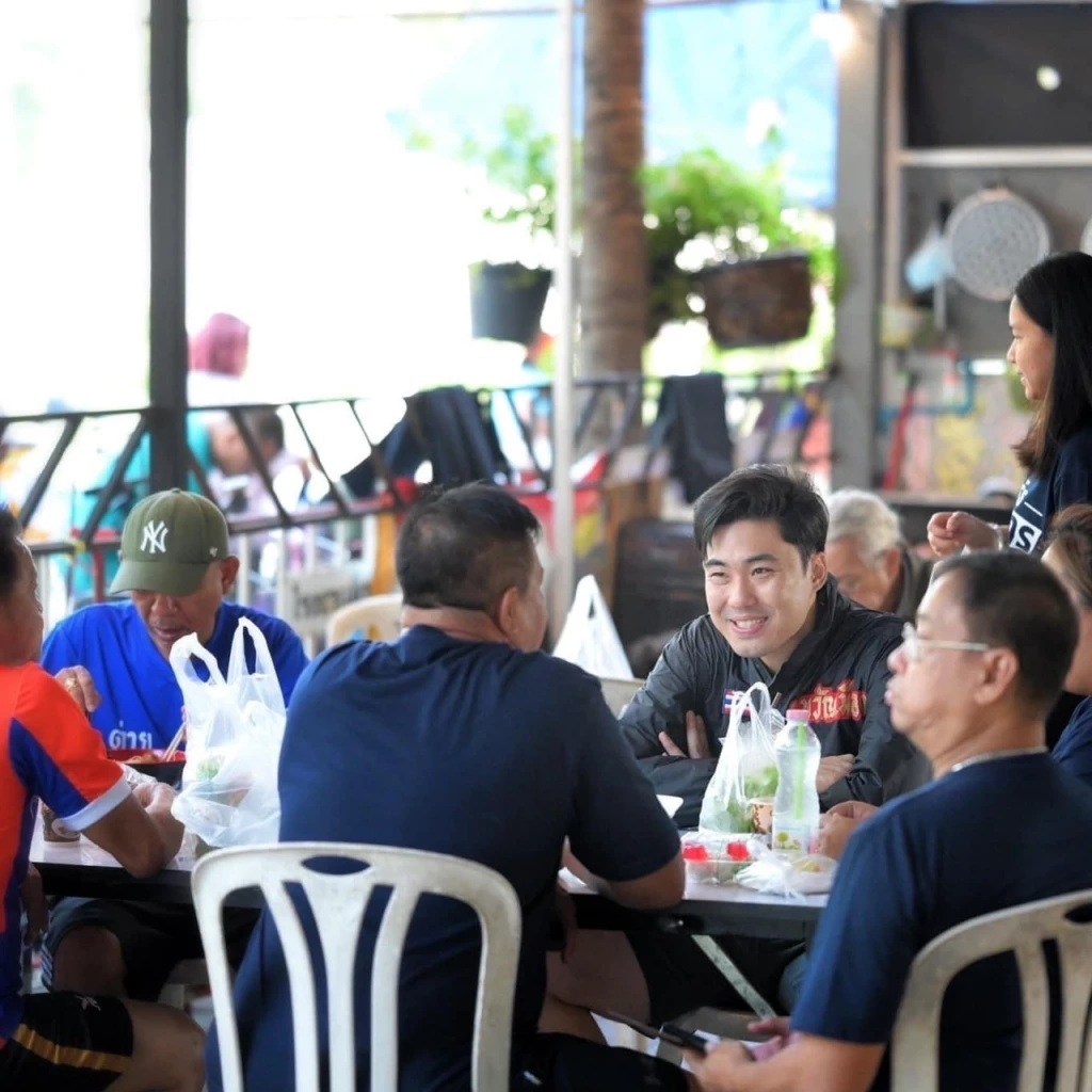  เอิร์ธ  พงศกร ขวัญเมือง รับฟังเสียงประชาชนเขต4 คลองเตย  วัฒนา