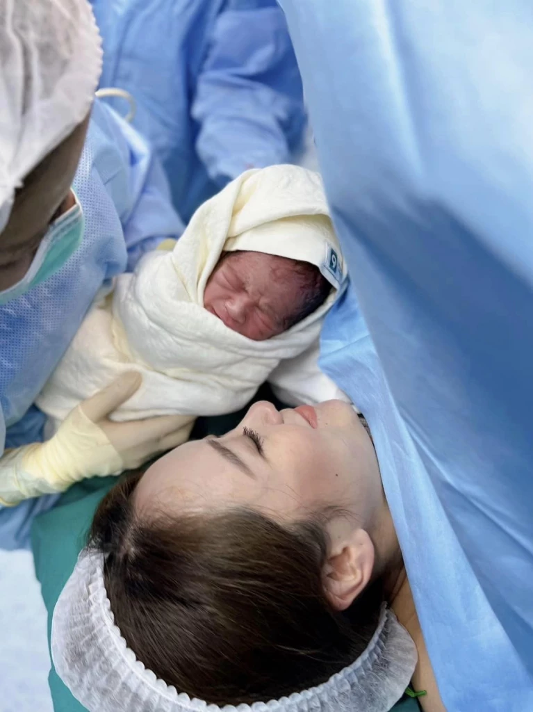 อุ๊งอิ๊งคลอดลูกชาย