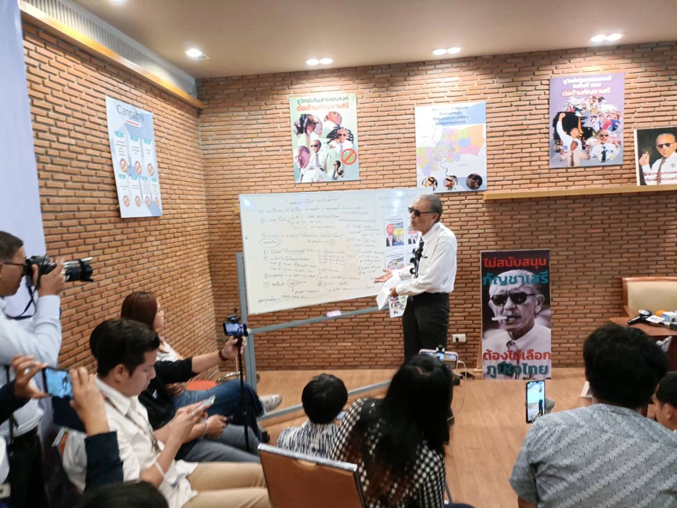 'ชูวิทย์'เปิดศูนย์ต้านกัญชา- ชูธงภูมิใจไทยเป็นฝ่ายค้านจึงจะรามือ