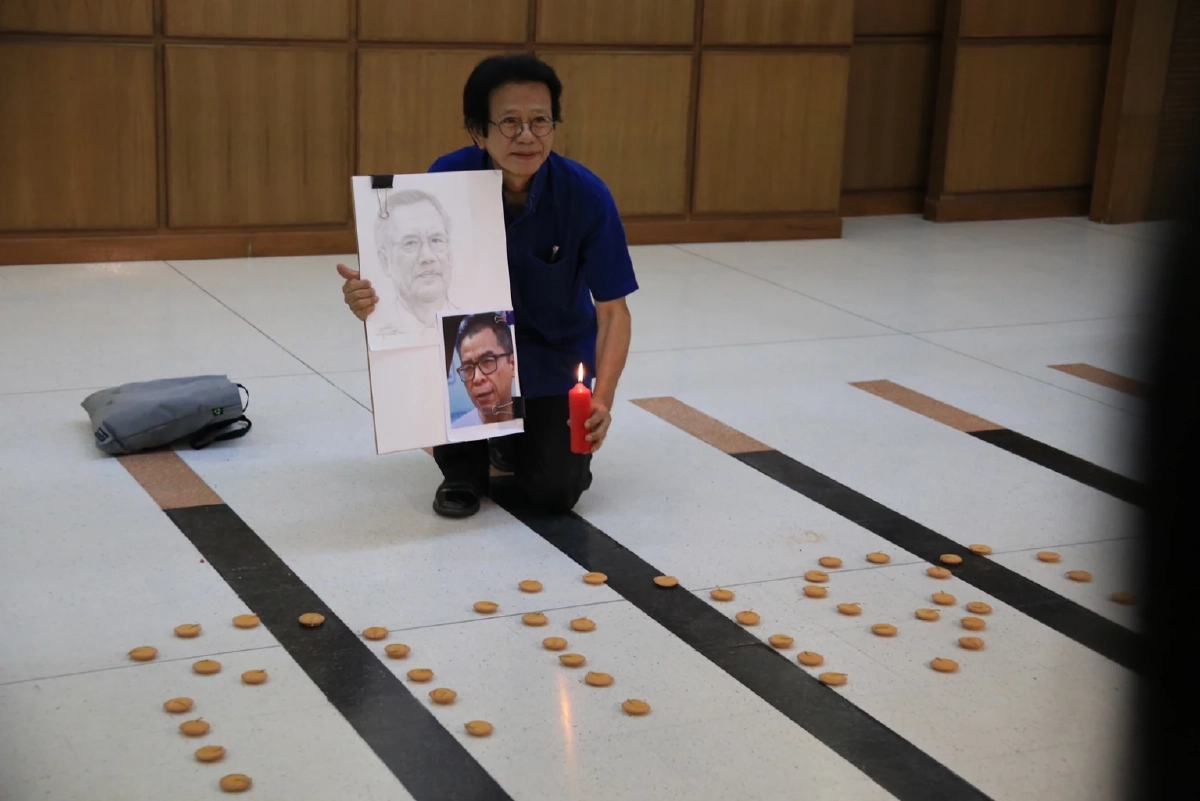 นพ.ทศพร เสรีรักษ์ ร้องเรียนกกต.