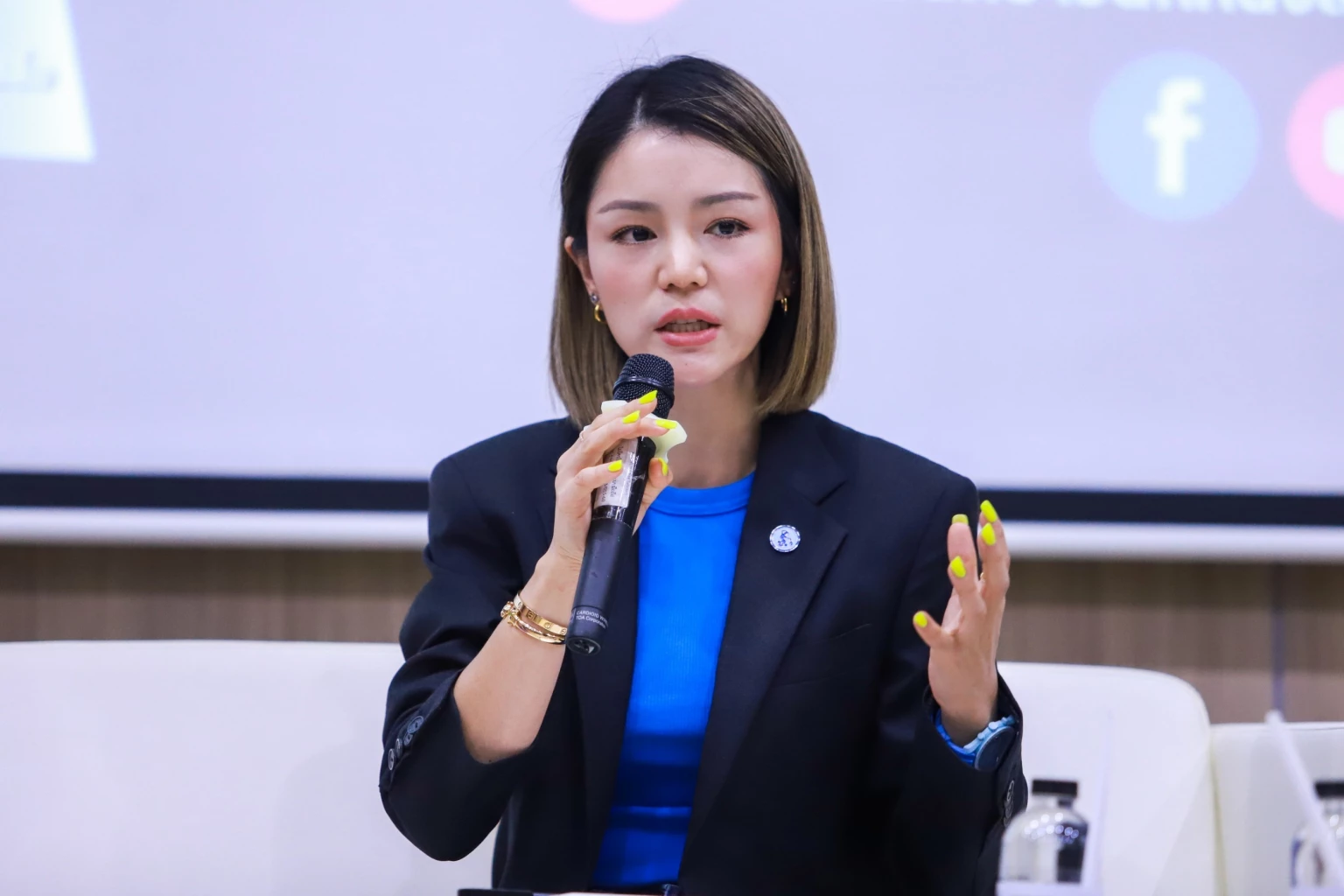 น.ส.วทันยา บุนนาค จากพรรคประชาธิปัตย์ 