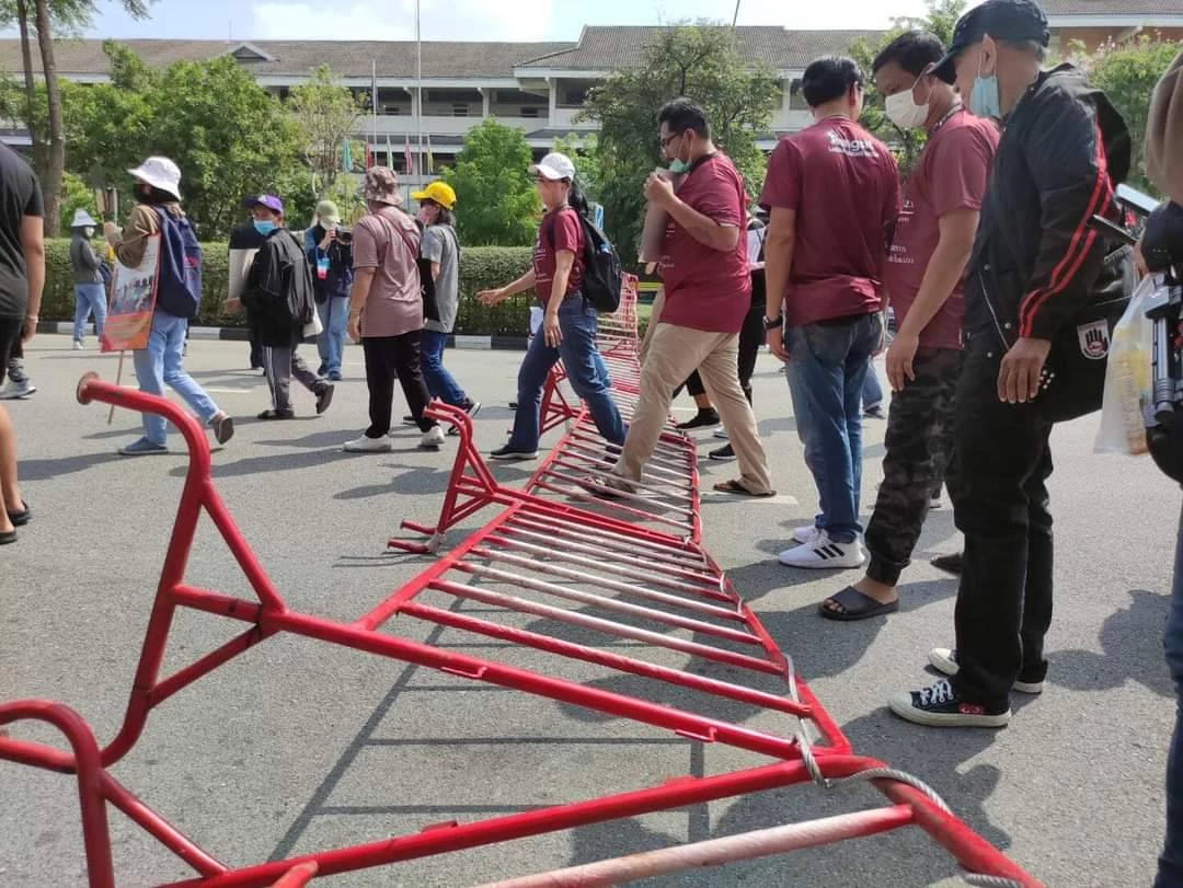 ม็อบแรงงานบุกทำเนียบรัฐบาล