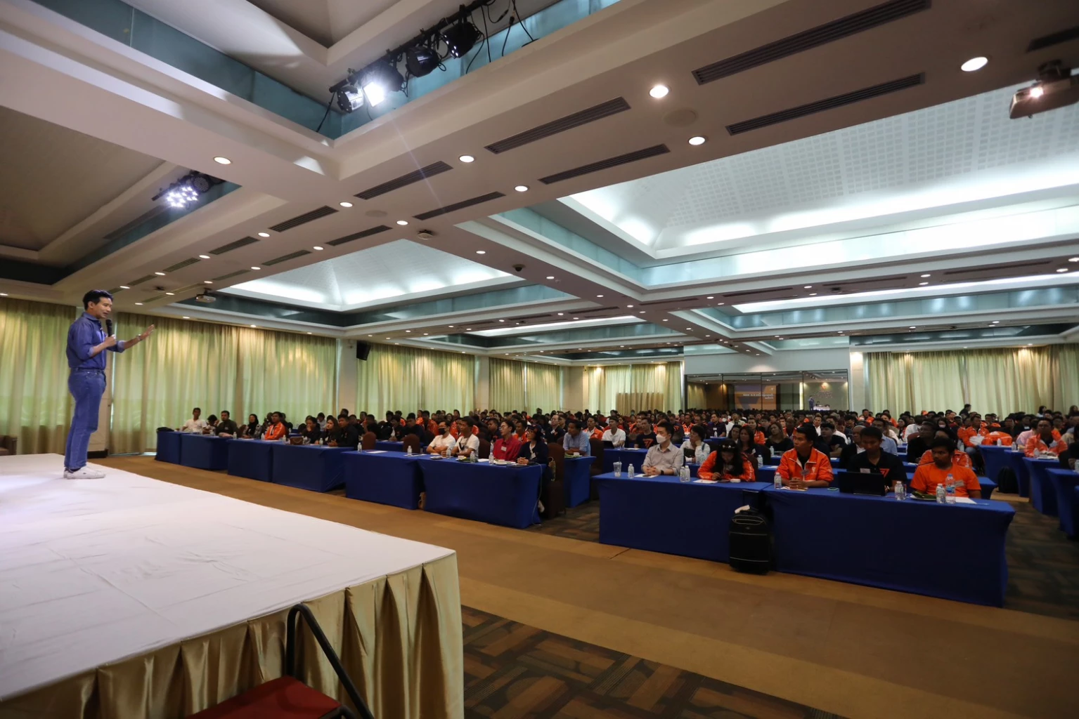 พรรคก้าวไกลจัดสัมมนา