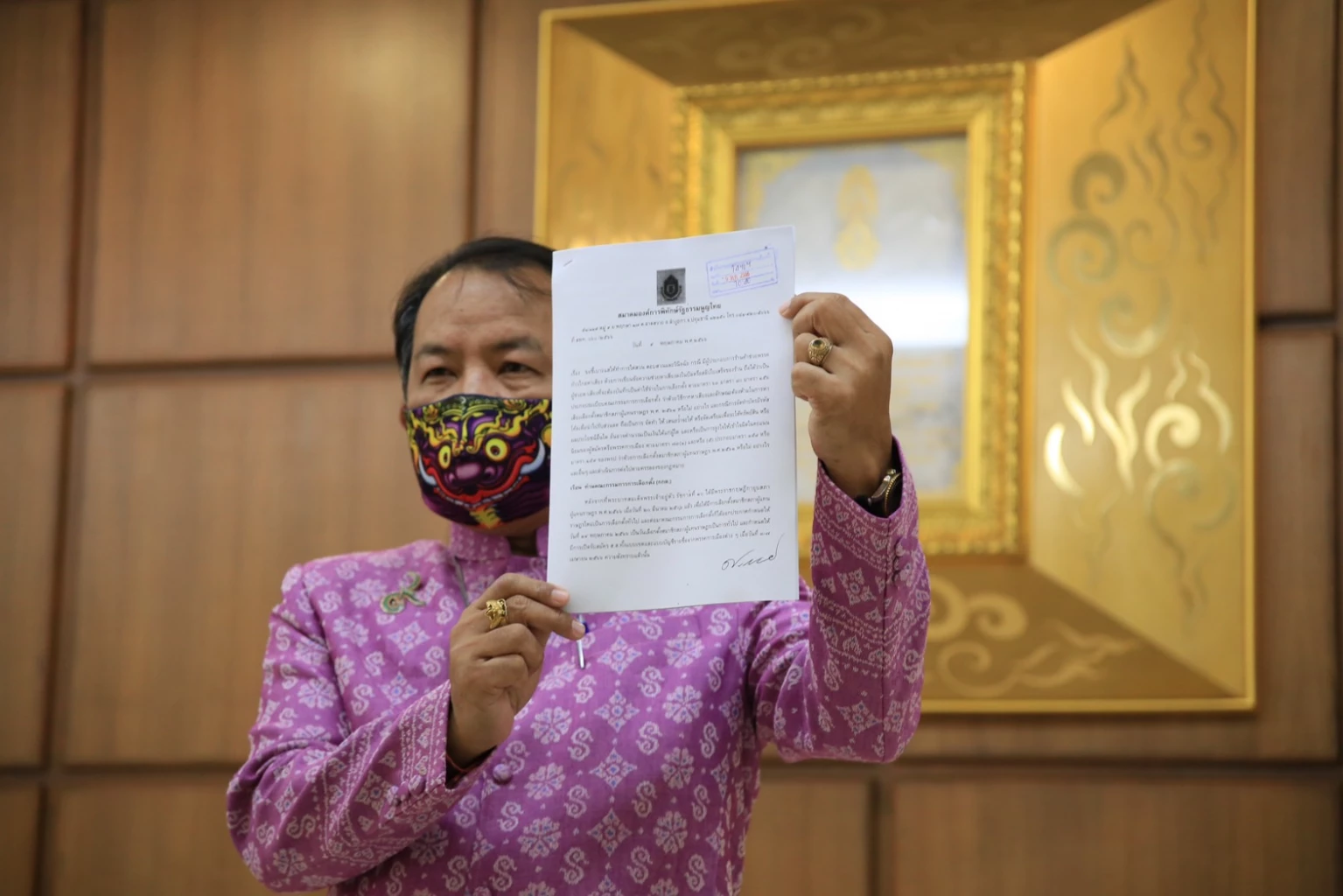 นายศรีสุวรรณ จรรยา ร้อง กกต. สอบ ร้านค้าทำคูปองโฆษณาเชิญชวนเลือกพรรคก้าวไกล