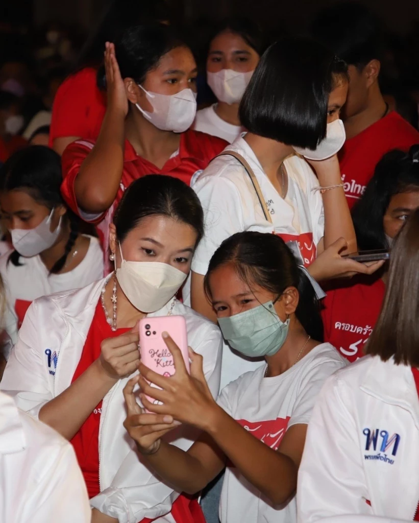 อิ่ม ธีรรัตน์ สำเร็จวาณิชย์ กับ แฟนด้อม