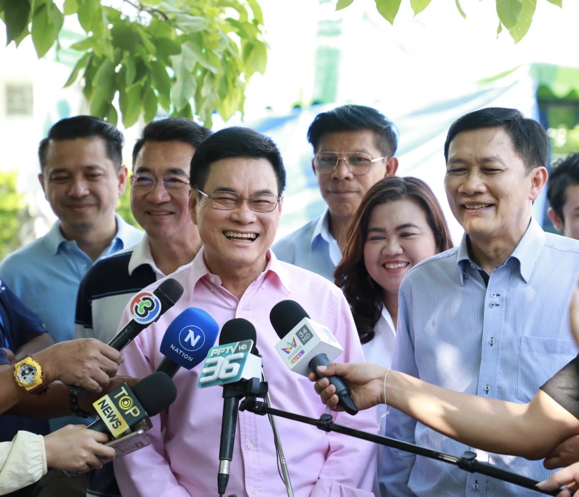 นายจุรินทร์ ลักษณวิศิษฏ์ หัวหน้าพรรคประชาธิปัตย์  แถลงภายหลังหลังผลเอ็กซิทโพล