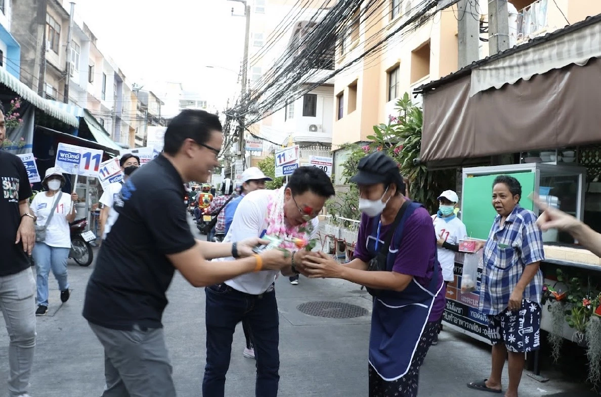 พรรคพลังประชารัฐลงพื้นที่เขตราชเทวี