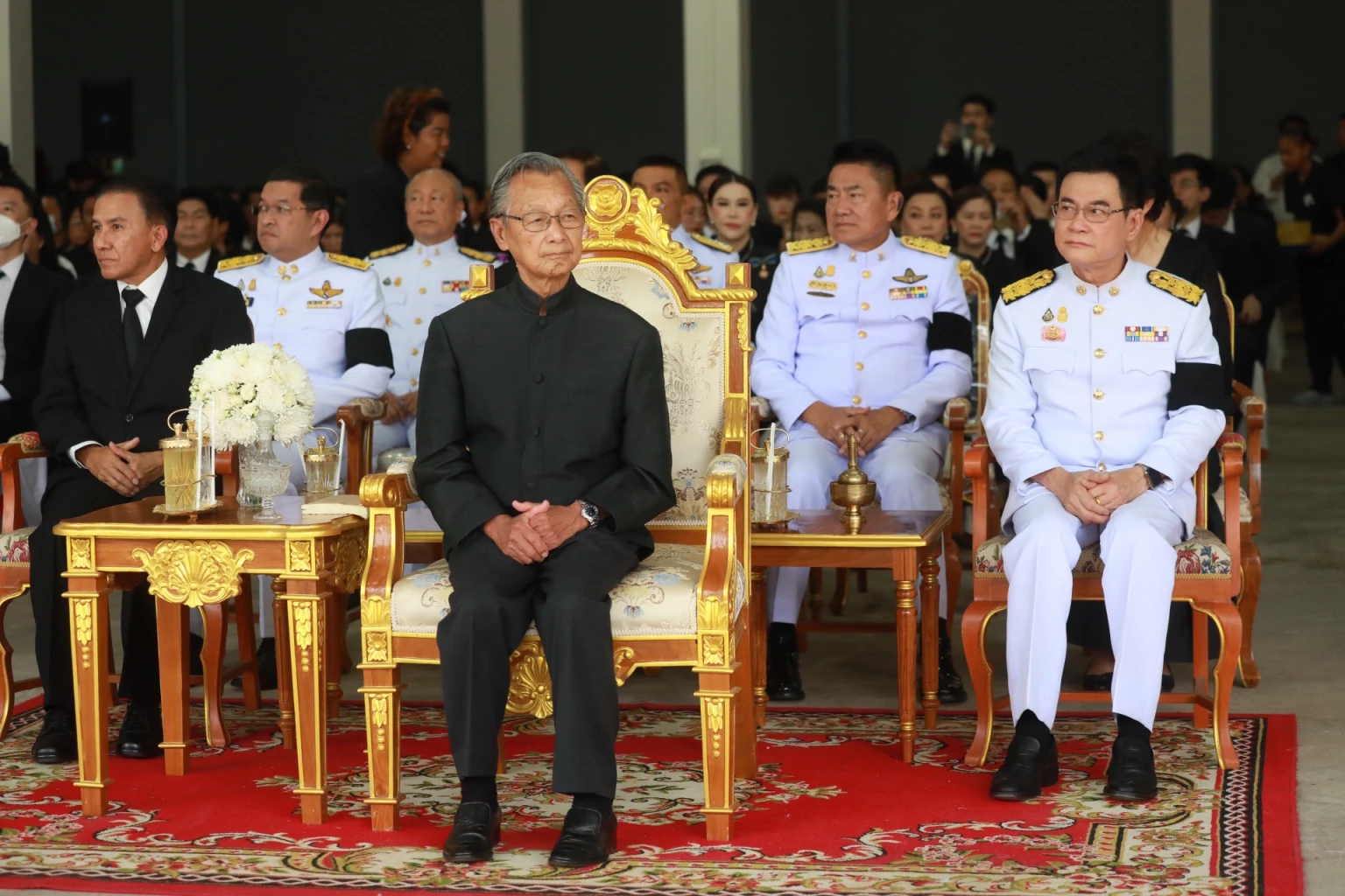 'ในหลวง' โปรดเกล้าฯ พระราชทานเพลิงศพ 'วีระ ลักษณวิศิษฏ์'