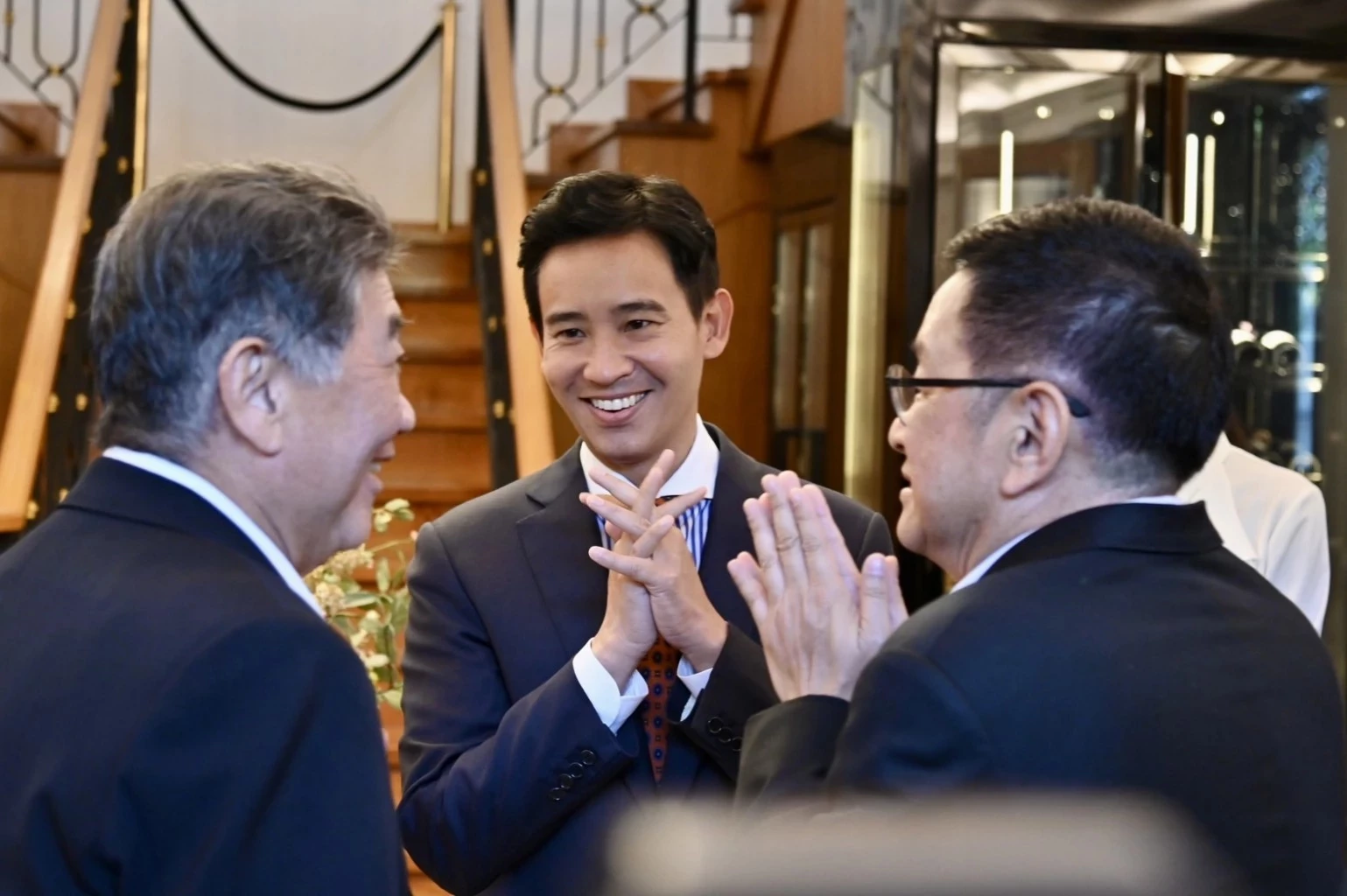 ชื่นมื่น! ถก 8 พรรค ‘จัดตั้งรัฐบาล’ แถลง 18 พ.ค.