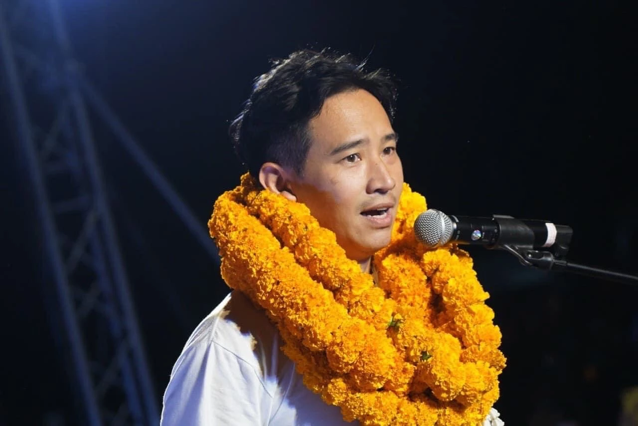 ทิม พิธา ลิ้มเจริญรัตน์  หัวหน้าพรรคก้าวไกล แคนดิเดตนายกรัฐมนตรี