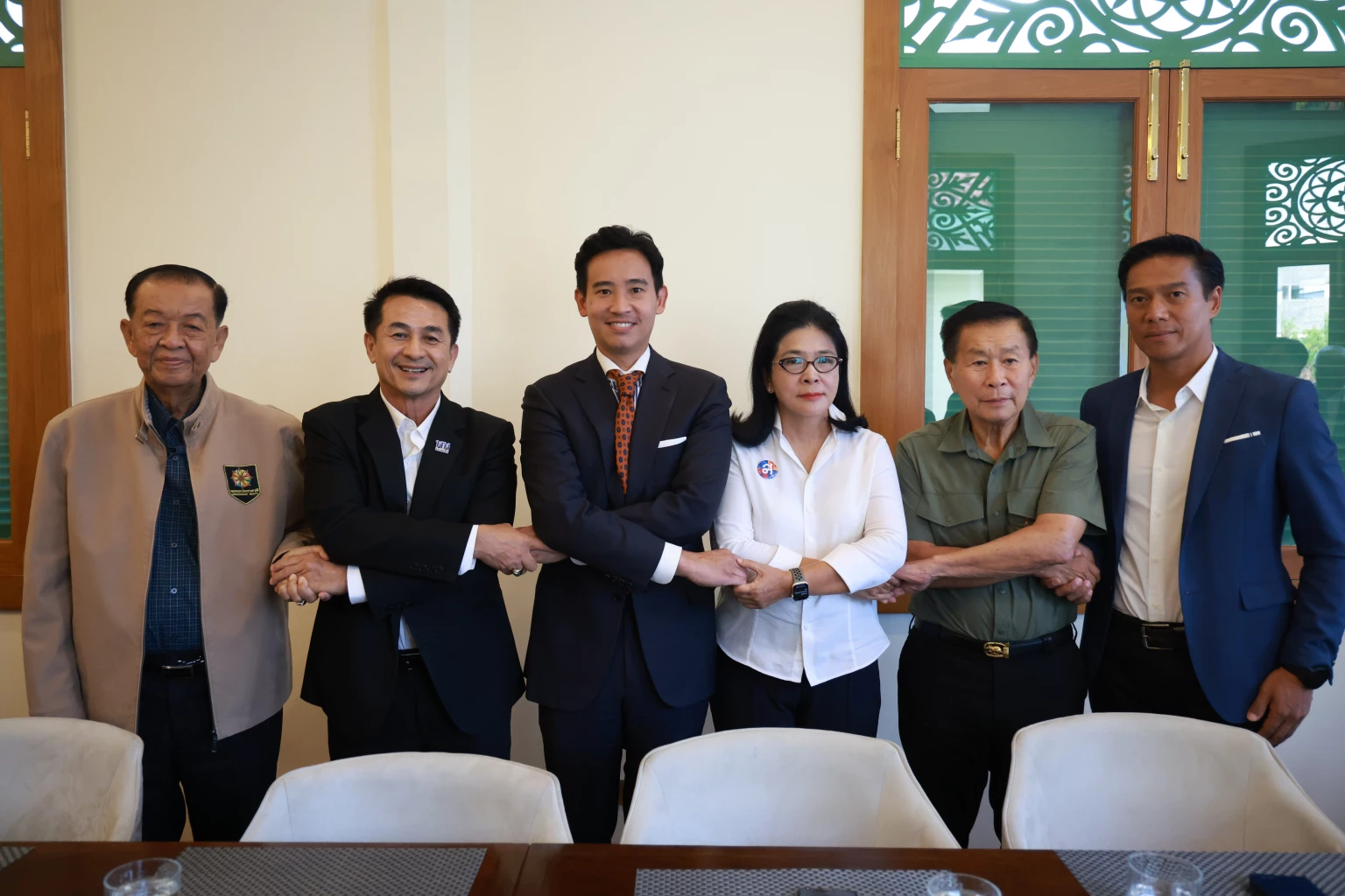 ชื่นมื่น! ถก 8 พรรค ‘จัดตั้งรัฐบาล’ แถลง 18 พ.ค.